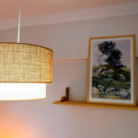 Air Conditioned - Great Location, 2min To Bazaar And *