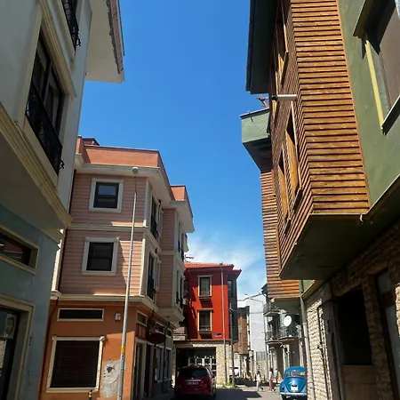 Air Conditioned - Great Location, 2min To Bazaar And