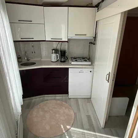 Lägenhet Air Conditioned - Great Location, 2min To Bazaar And Çanakkale