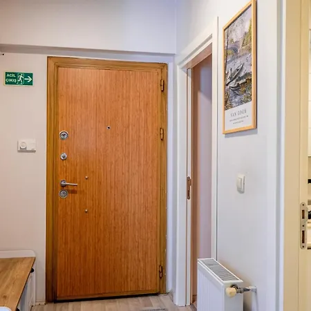 Lägenhet Air Conditioned - Great Location, 2min To Bazaar And Çanakkale